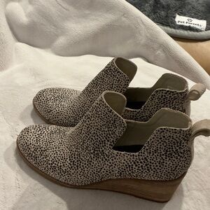 Toms Black and Cream Ankle Booties